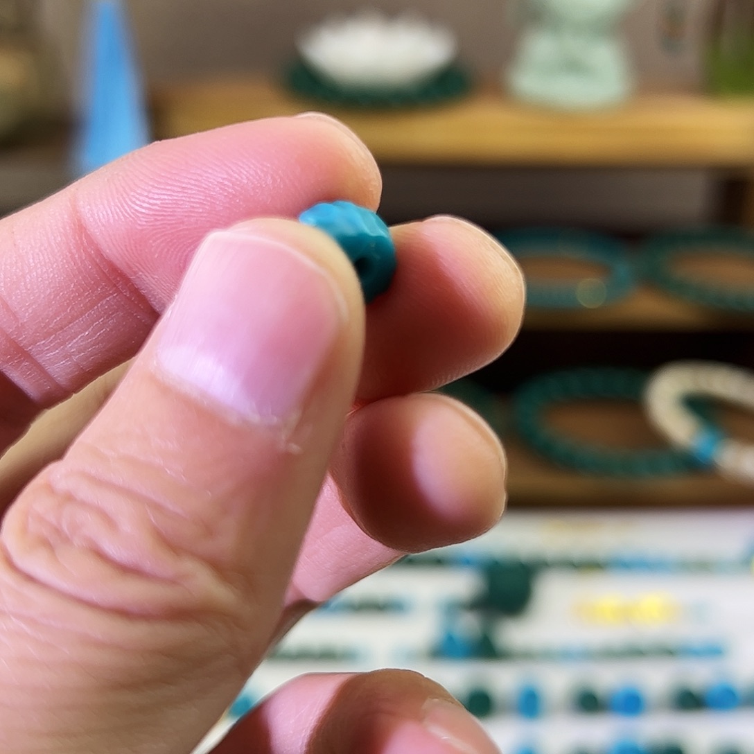 .***前石英石非金属蓝色白象