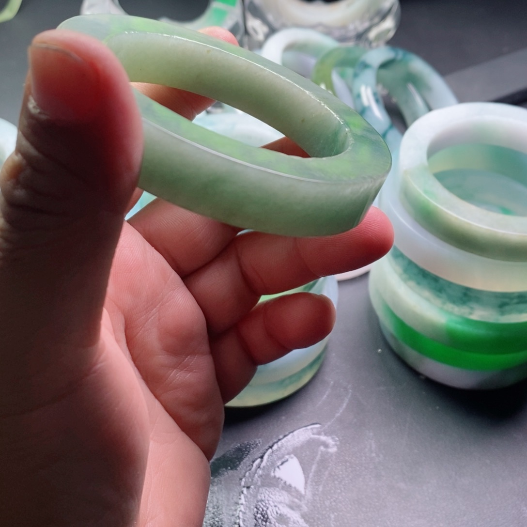 用****定制翡翠未镶嵌手镯