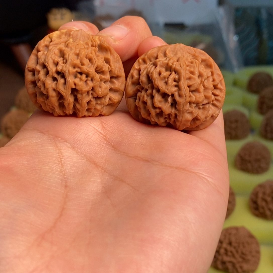 核桃秦岭闷尖狮子头35瑕疵