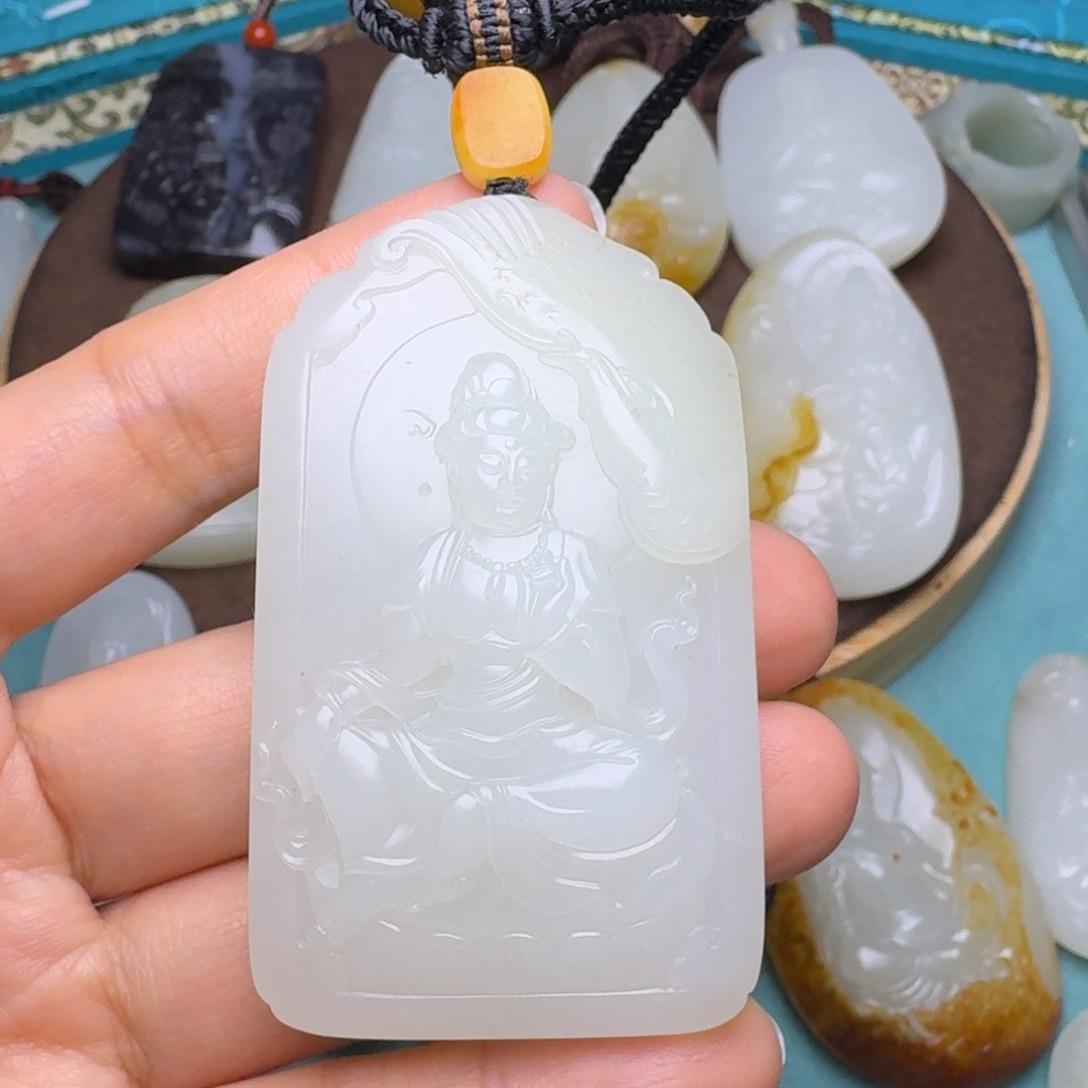 自***在和田玉未镶嵌颈饰