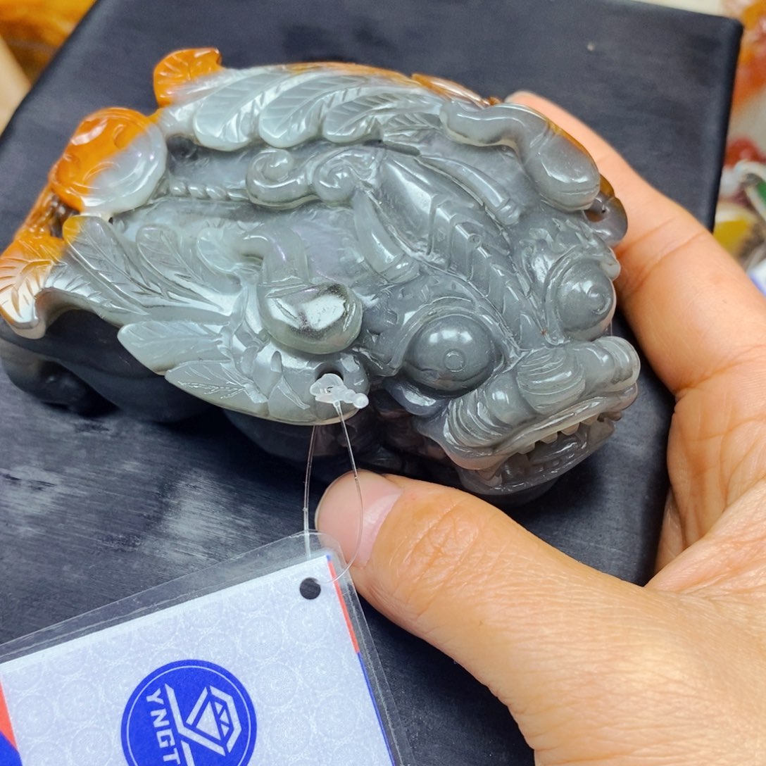 石英质玉（黄龙玉）颈饰未镶嵌