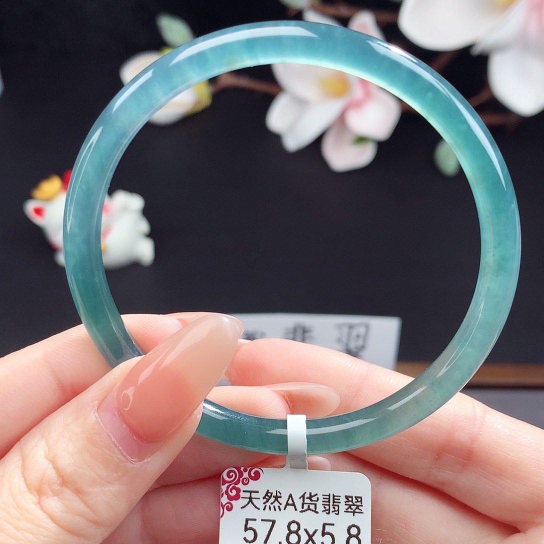 翡翠手镯（圆镯）未镶嵌一**子