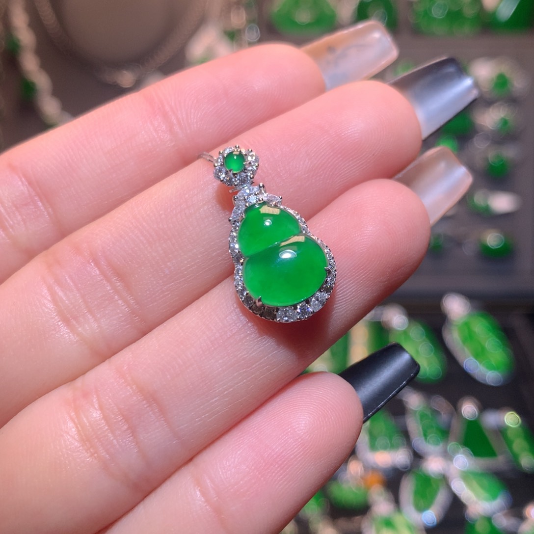 翡翠颈饰18K金镶嵌葫芦