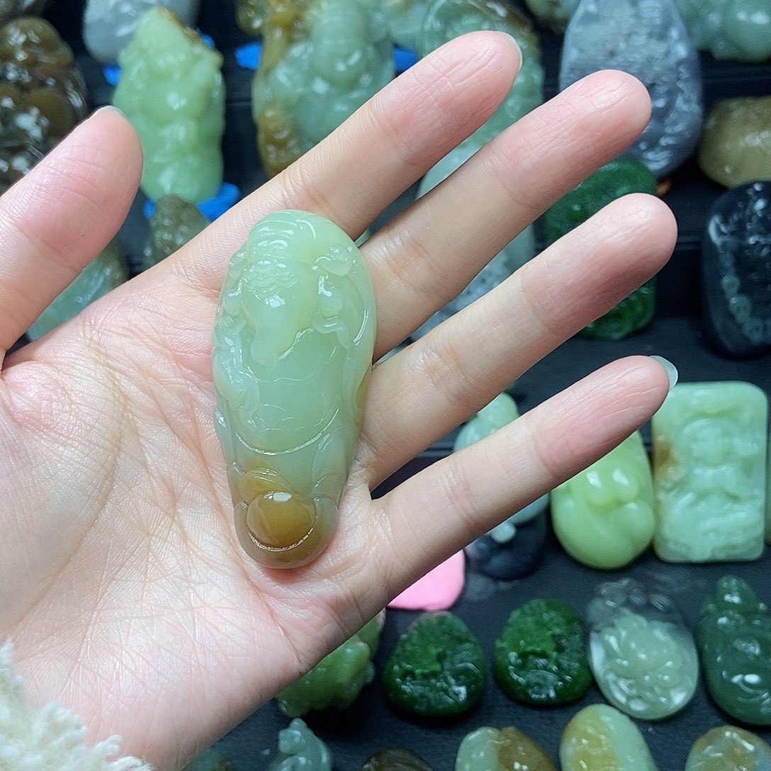 和田玉未镶嵌颈饰