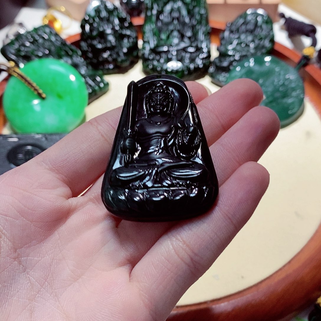 翡翠颈饰未镶嵌翡翠a