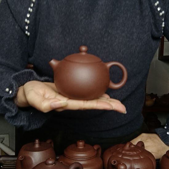 海***空茶壶紫砂原矿底曹青  容量200cc。