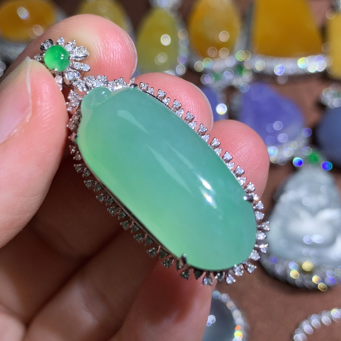 翡翠颈饰18K金镶嵌瓜