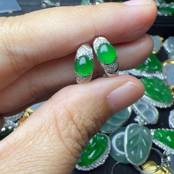 翡翠18K金镶嵌耳饰