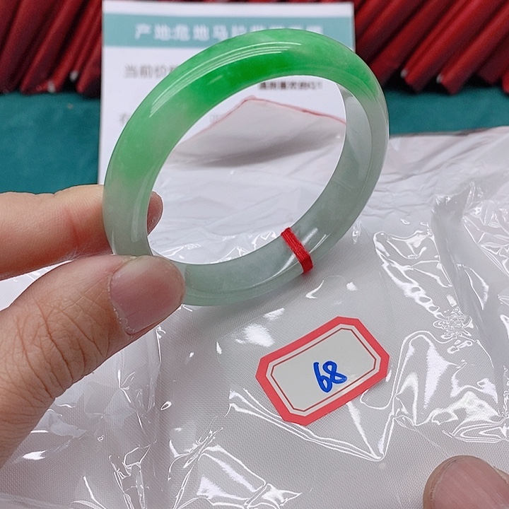 翡翠手镯未镶嵌天****店68888888