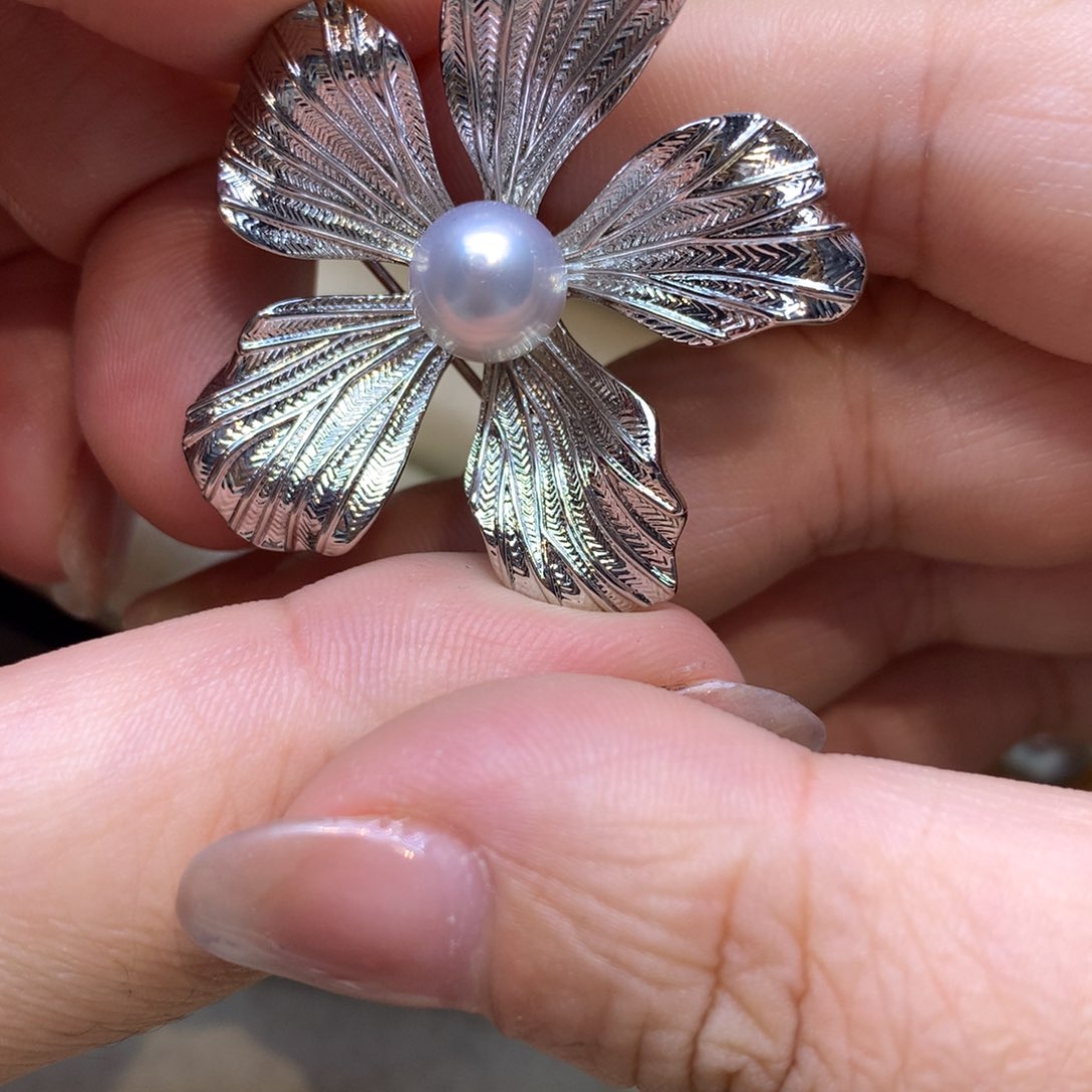 未镶嵌胸饰海水珍珠