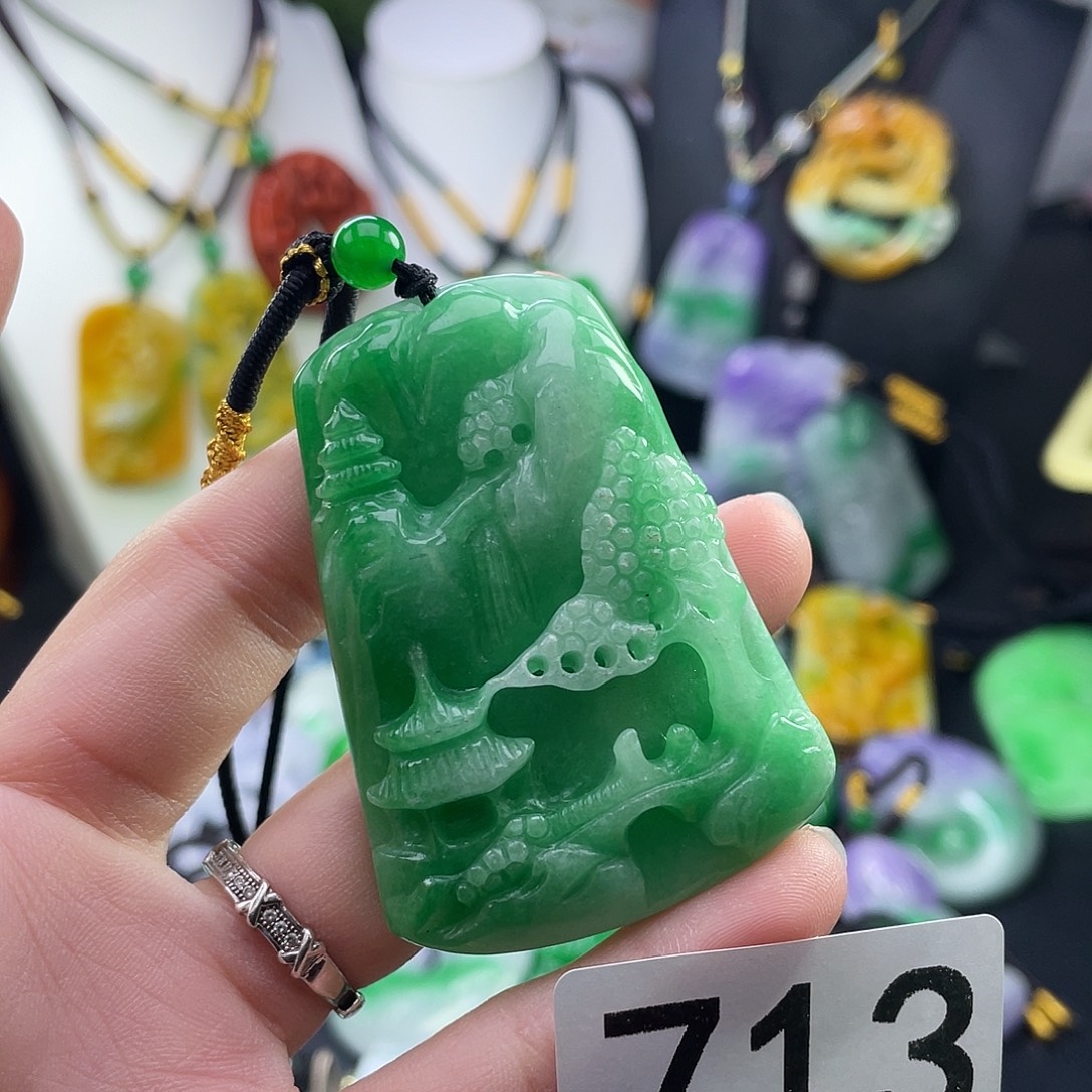 翡翠未镶嵌吊坠(赠链)