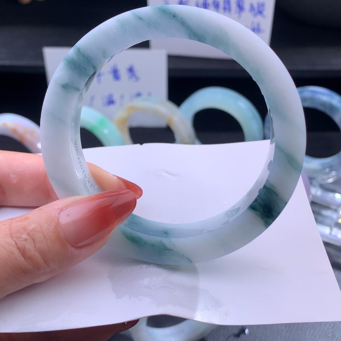 定制翡翠貴妃未镶嵌牛奶底飄蘭花59–61