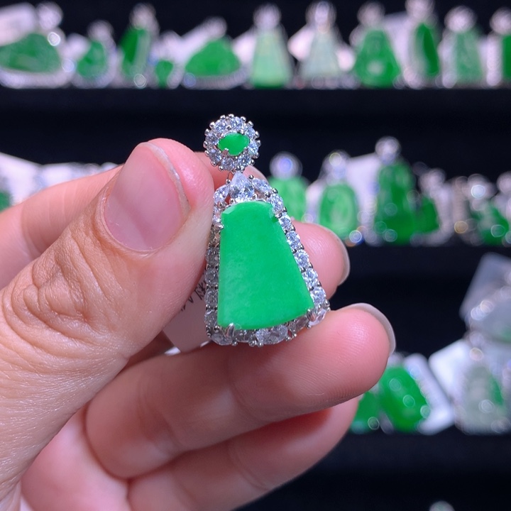 【闪购商品】颈饰银S925镶嵌翡翠