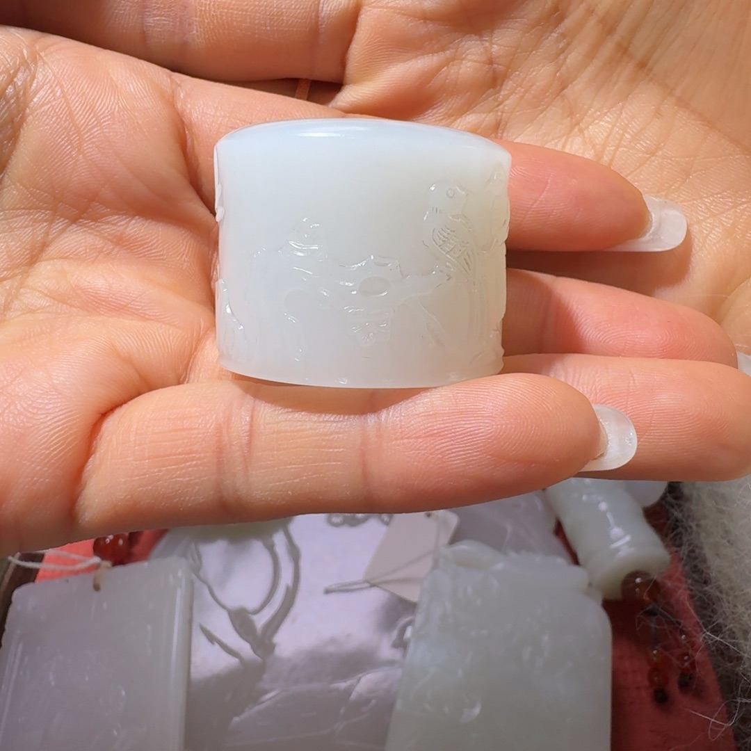 和田玉未镶嵌把件