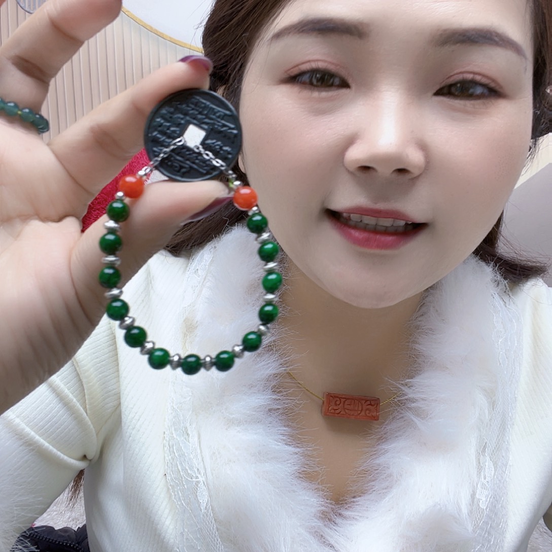 翡翠未镶嵌颈饰手链