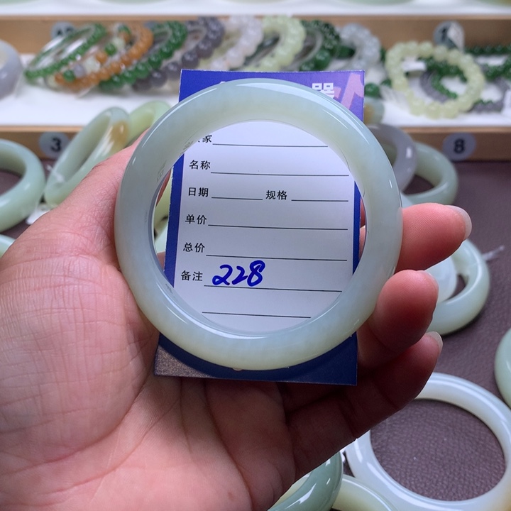 和田玉未镶嵌手镯