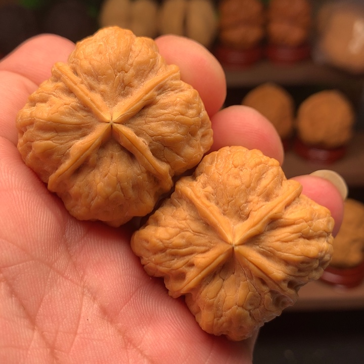 文玩核桃吊坠?**?四棱