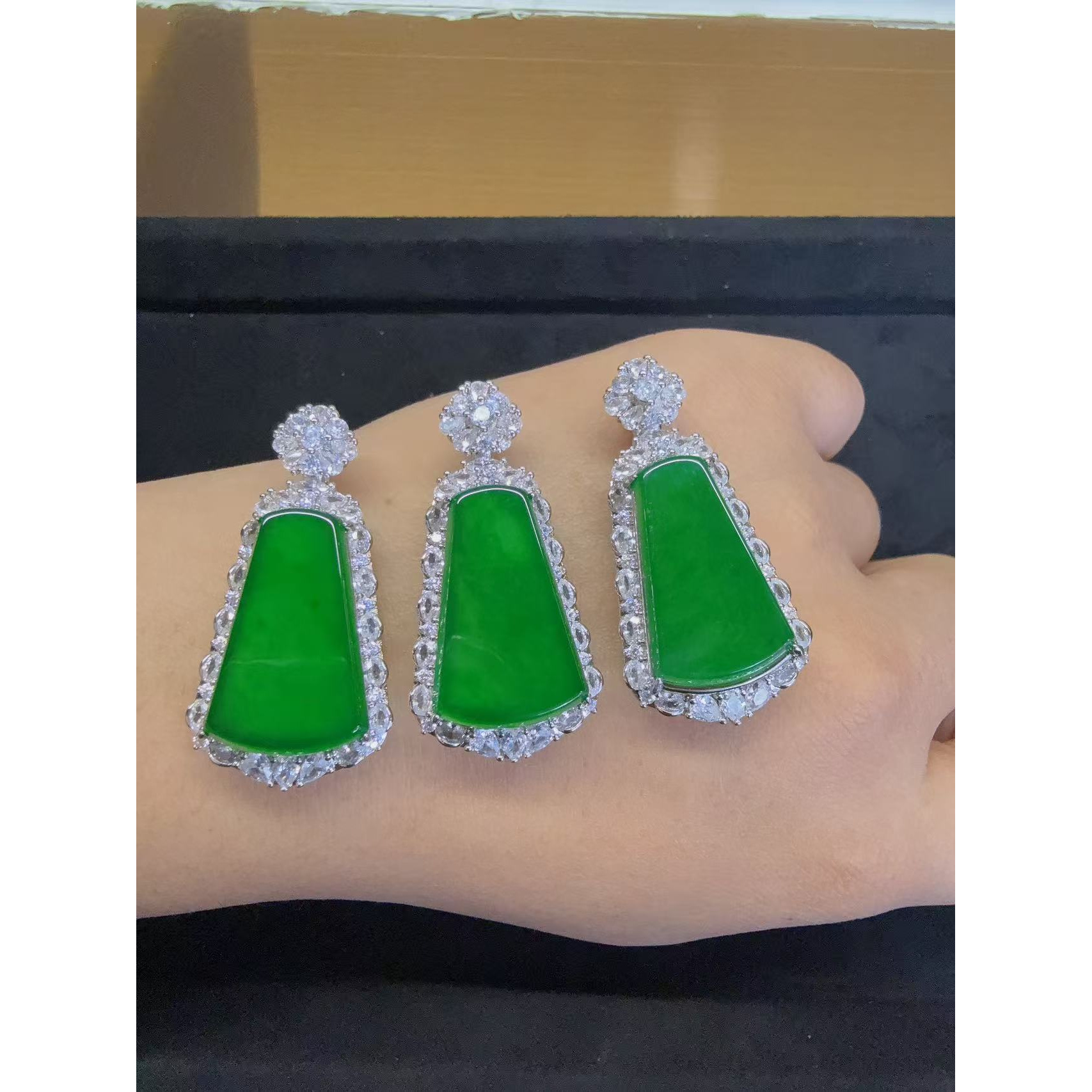 天然A货翡翠HZA031绿梯形无事牌多样性发其一