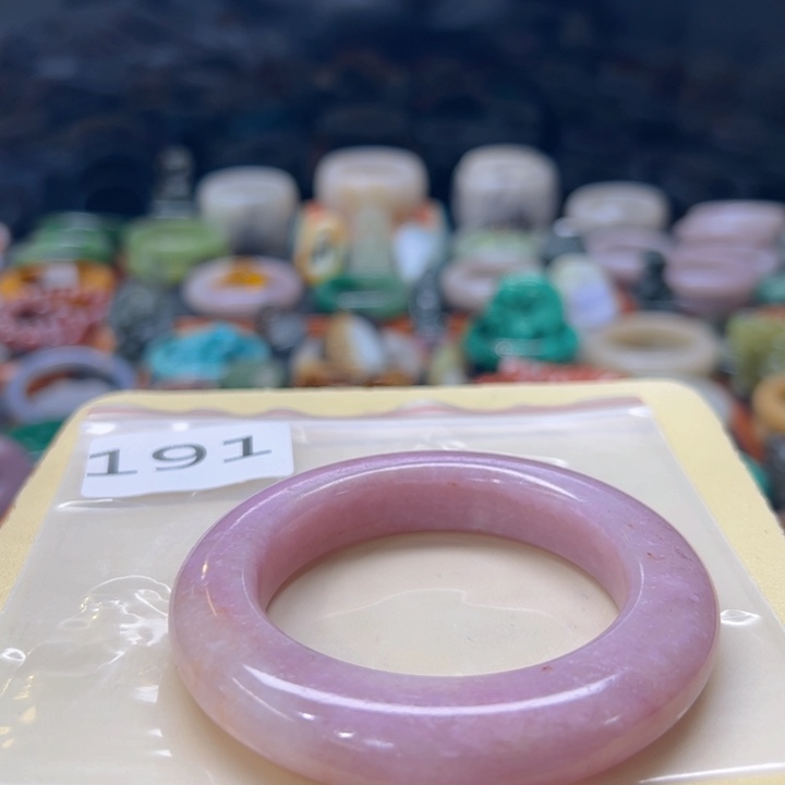石英质玉手镯未镶嵌最****、191