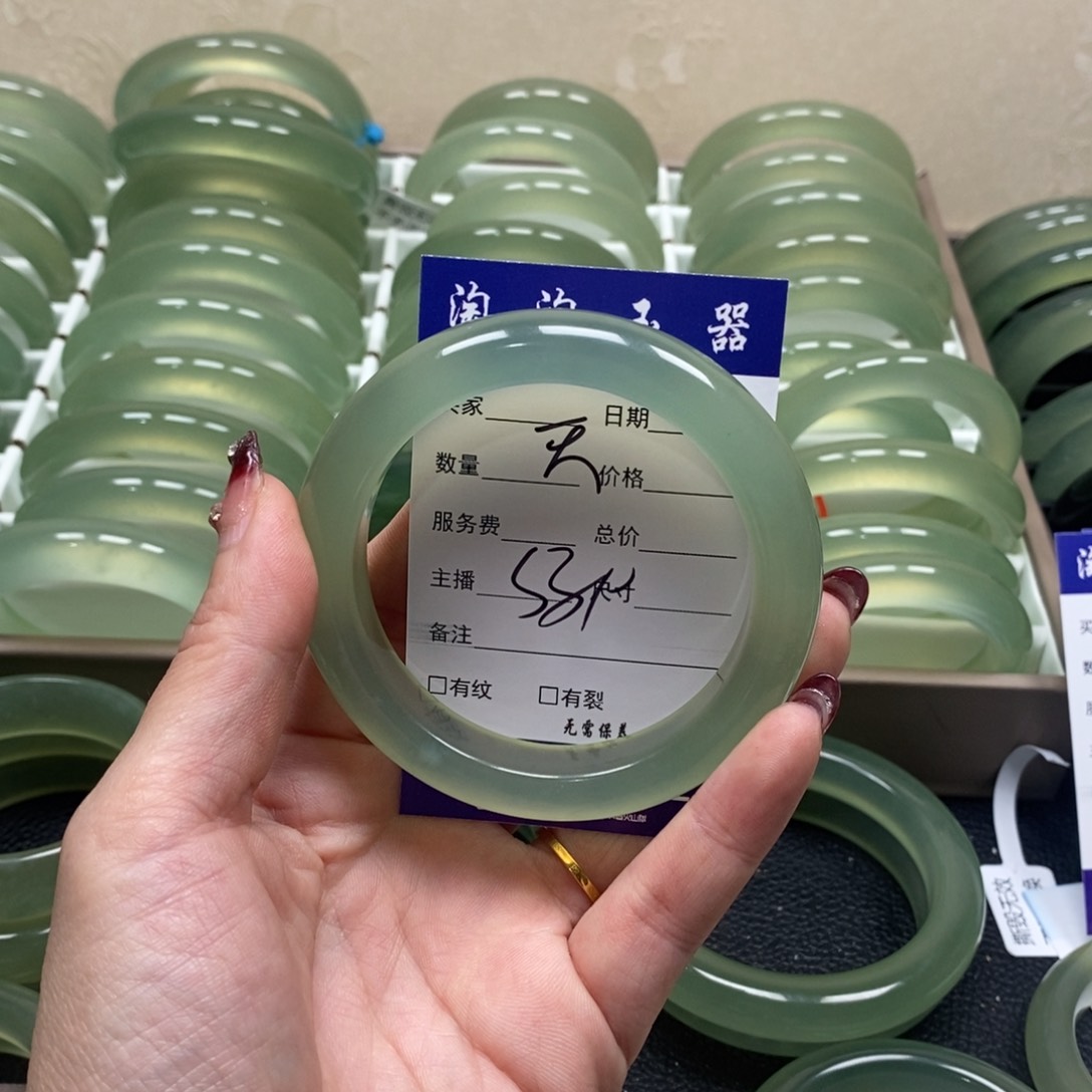 蛇纹石玉手镯未镶嵌黎***空