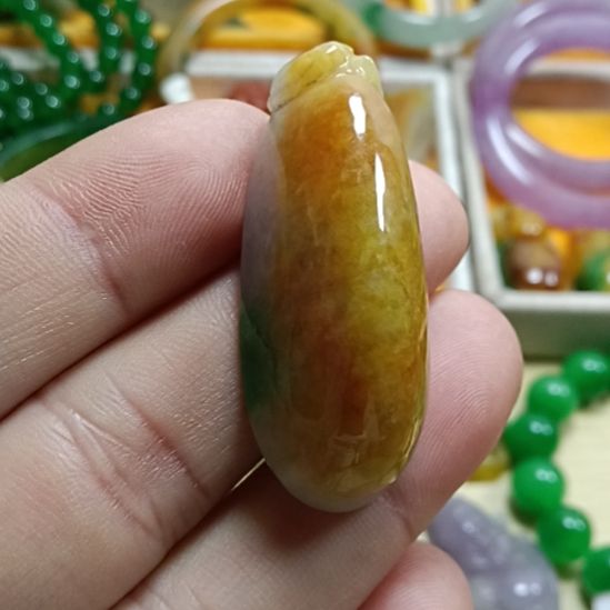 翡翠颈饰未镶嵌翡翠