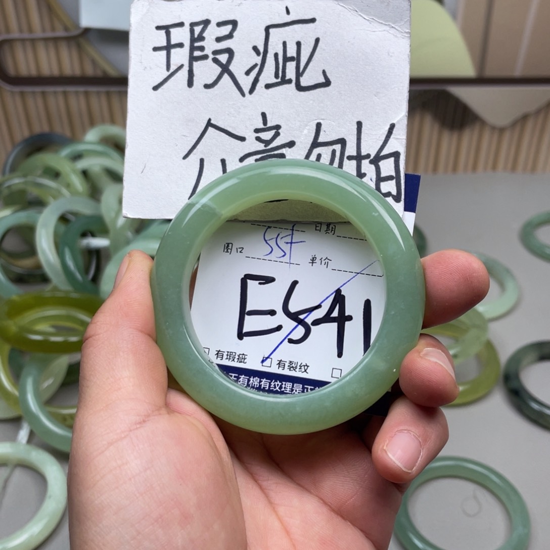 岫玉手镯手镯未镶嵌