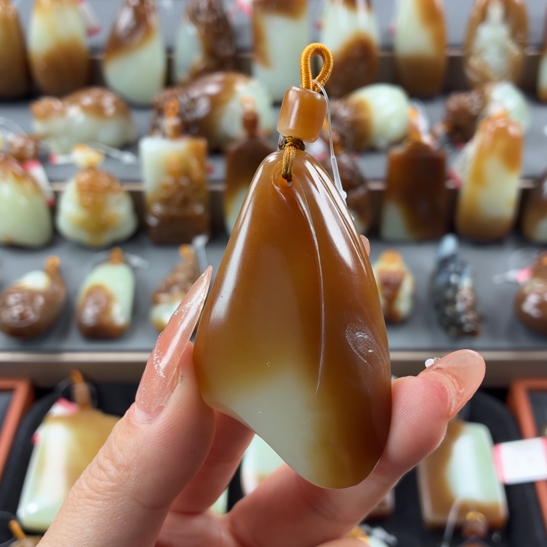 和田玉未镶嵌颈饰