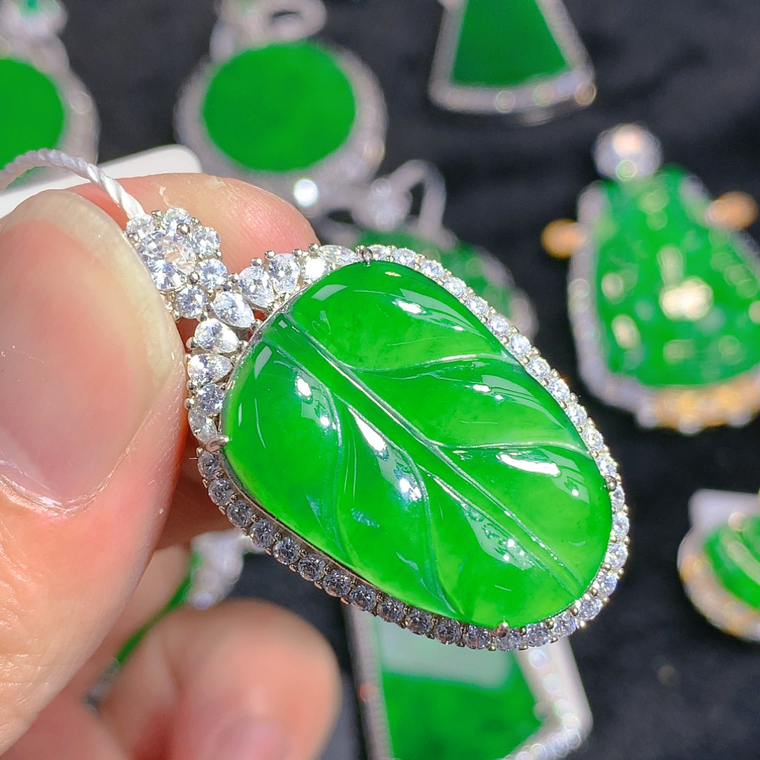 翡翠颈饰银S925镶嵌吊坠