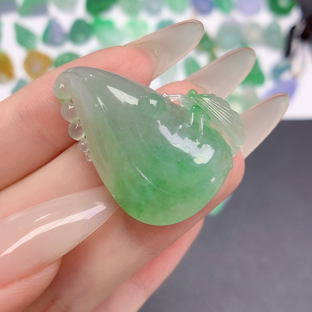 翡翠挂件未镶嵌一鸣惊人