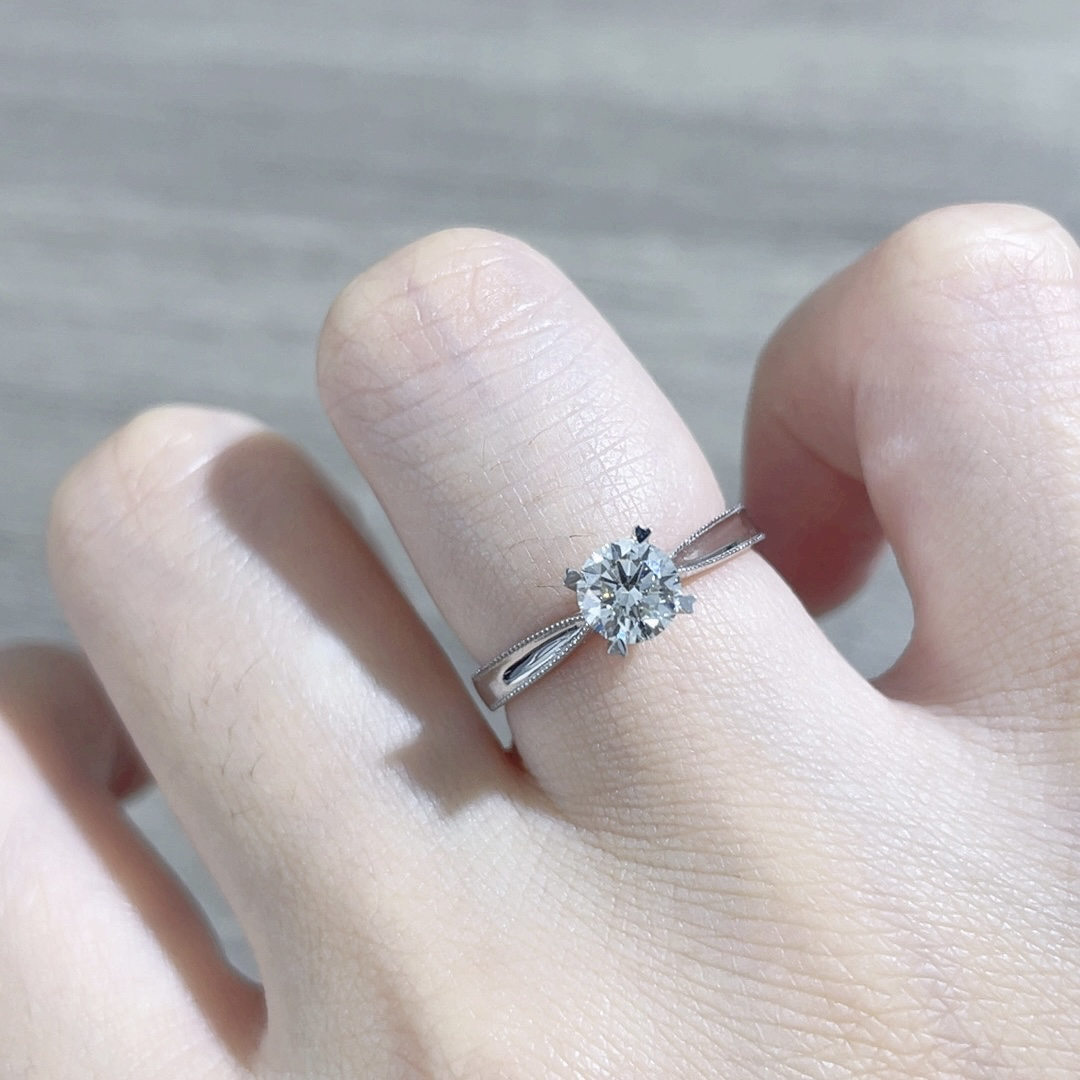 18k金60分爱心爪四爪天然钻石戒指