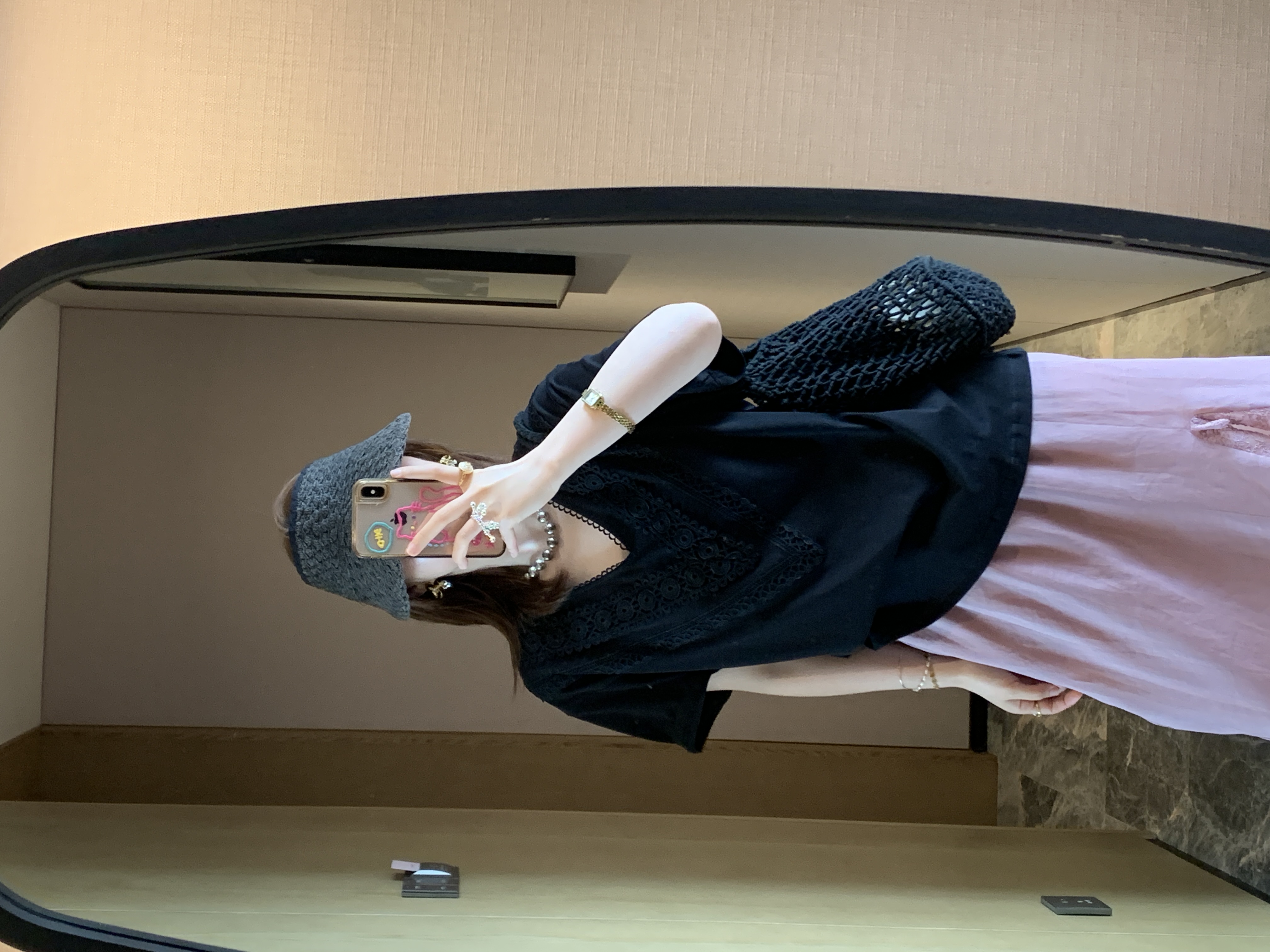 拼接V字领短袖休闲风蕾丝钩花打底衫小众上衣女百搭宽松重工款