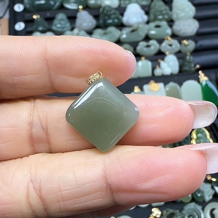 和田玉吊坠(不含链)18K金镶嵌