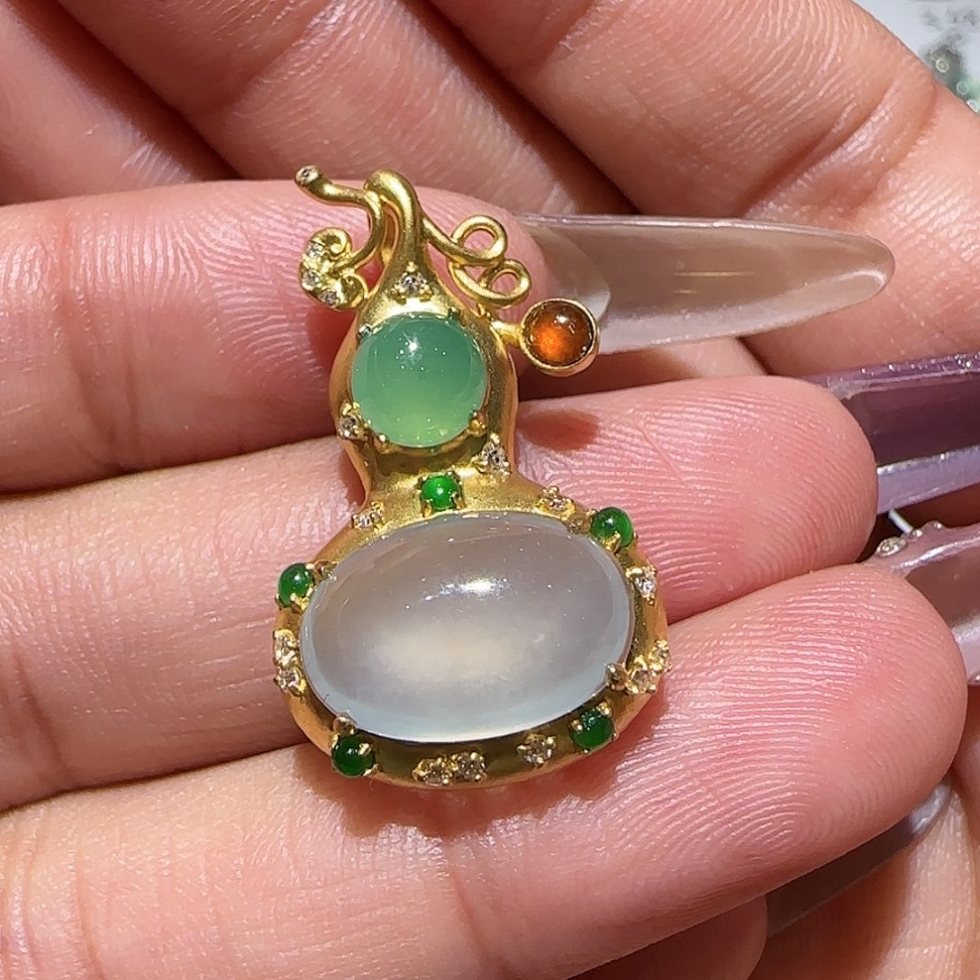 【闪购商品】颈饰18K金镶嵌翡翠天然