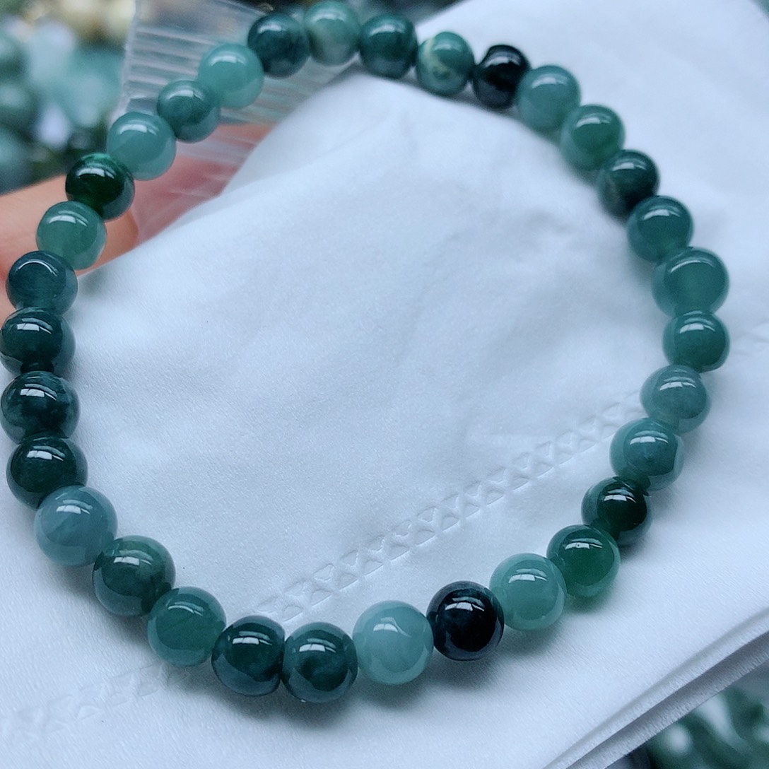 翡翠颈饰未镶嵌手串