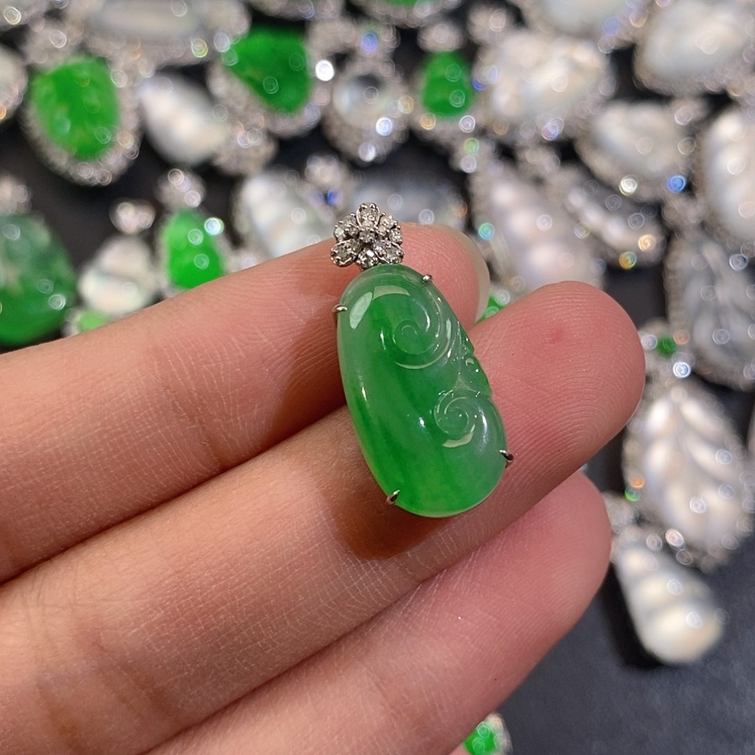 翡翠颈饰18K金镶嵌天然缅甸A货翡翠