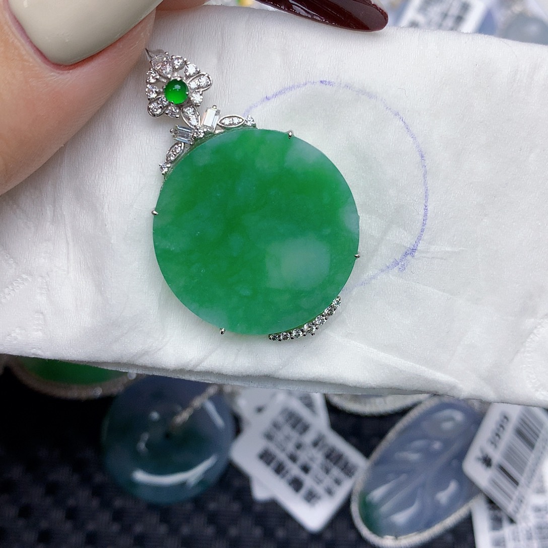 翡翠18K金镶嵌颈饰天然缅甸翡翠a货百元以上9元证书费自理