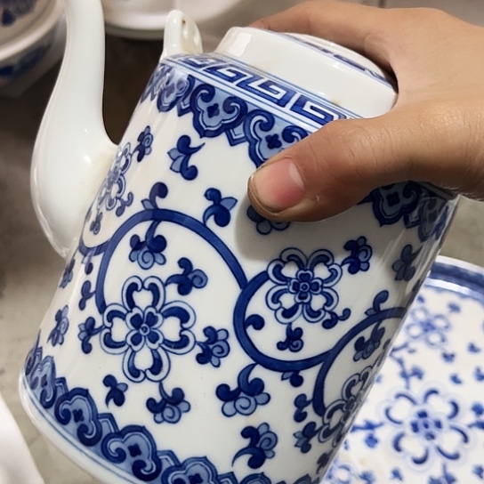 盘手绘提梁壶一个陶瓷陶瓷