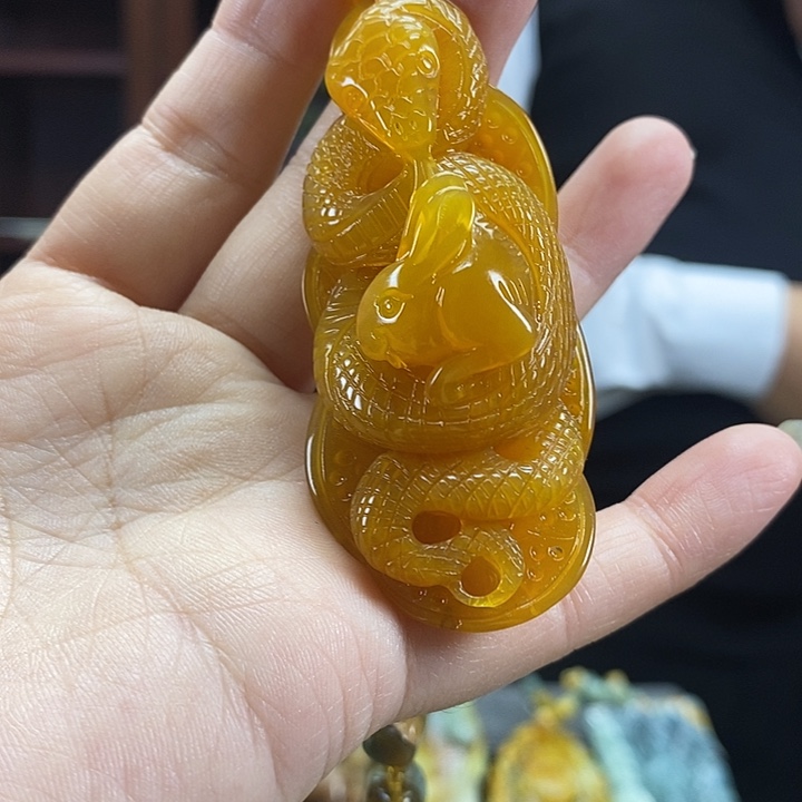 蛇纹石玉未镶嵌颈饰