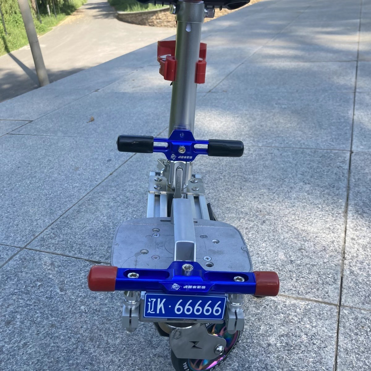 高端铝合金旱冰车单腿驴坐式轮滑车平衡车成年小孩锻炼身体平衡车