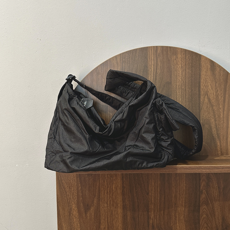 轻奢褶皱尼龙布2025新款女百搭时尚大容量托特包旅行包单肩斜挎包