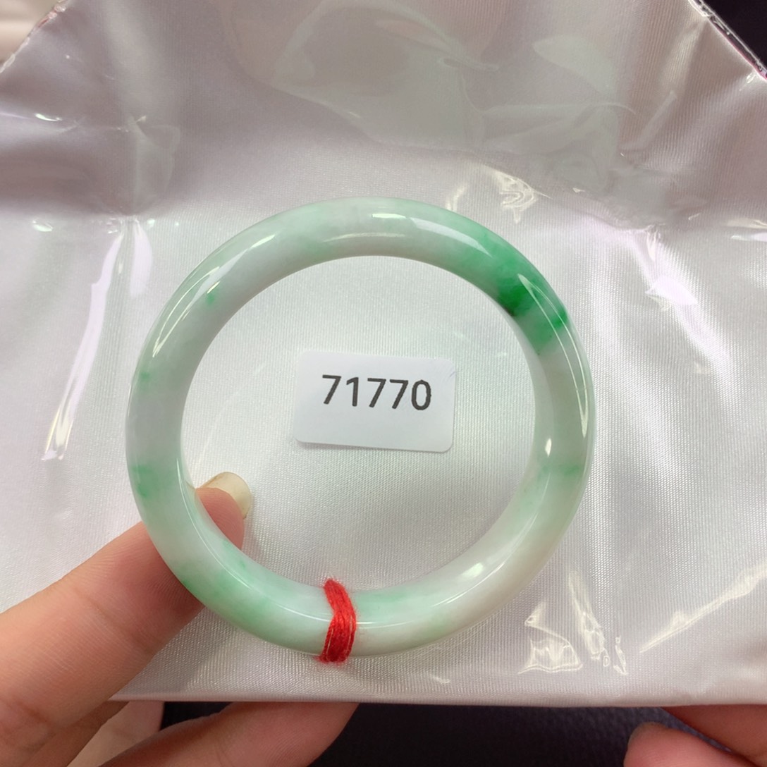 翡翠手镯未镶嵌天然