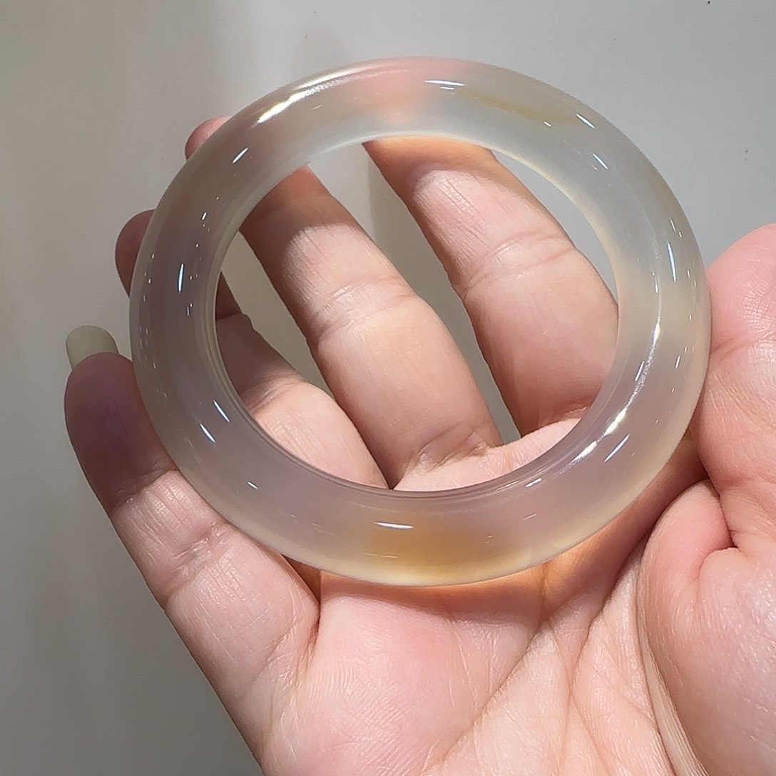 柟***8玛瑙/玉髓手镯未镶嵌