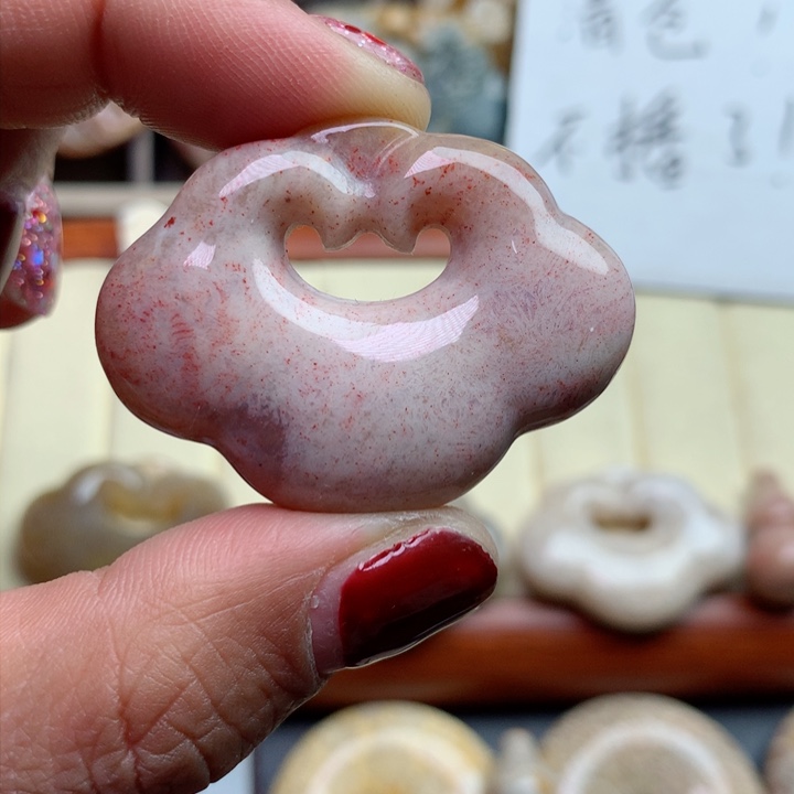 硅化珊瑚（珊瑚玉）颈饰未镶嵌