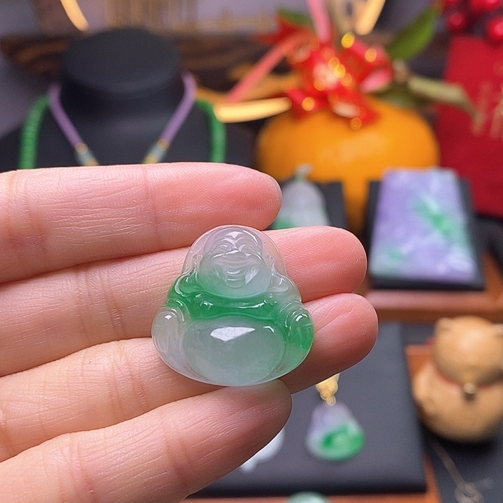 翡翠颈饰未镶嵌佛公