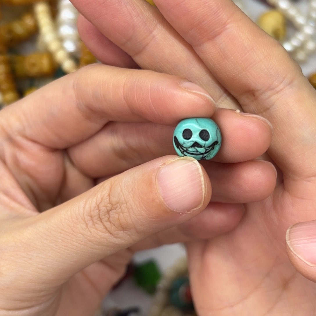 只买单纯的吊坠，没带链子，属的性质。无C****e