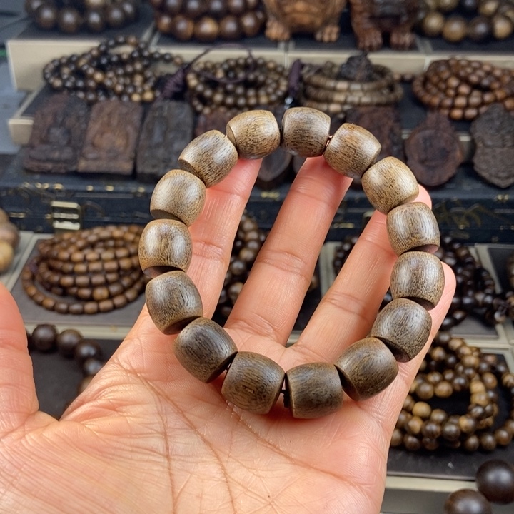 沉香手串M****?越南芽庄白棋玉化