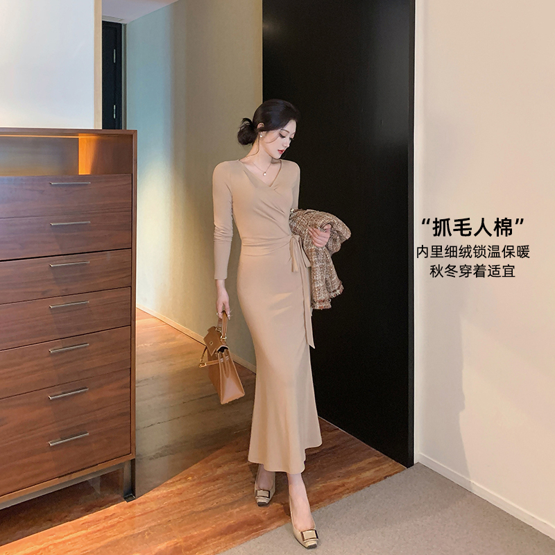 【汪汪专属】温柔风修身女秋冬鱼尾裙V领收腰显瘦针织连衣裙