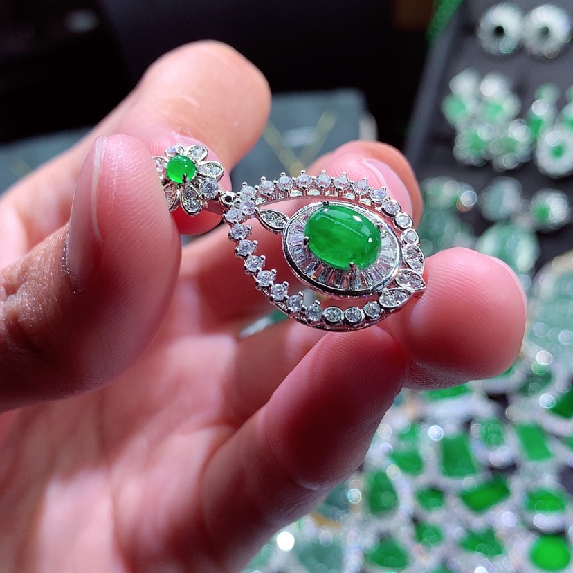 【闪购商品】翡翠未镶嵌颈饰挂件