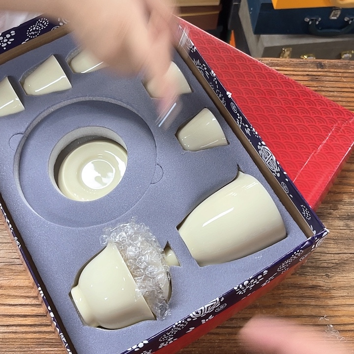 孤品茶具套装等。      