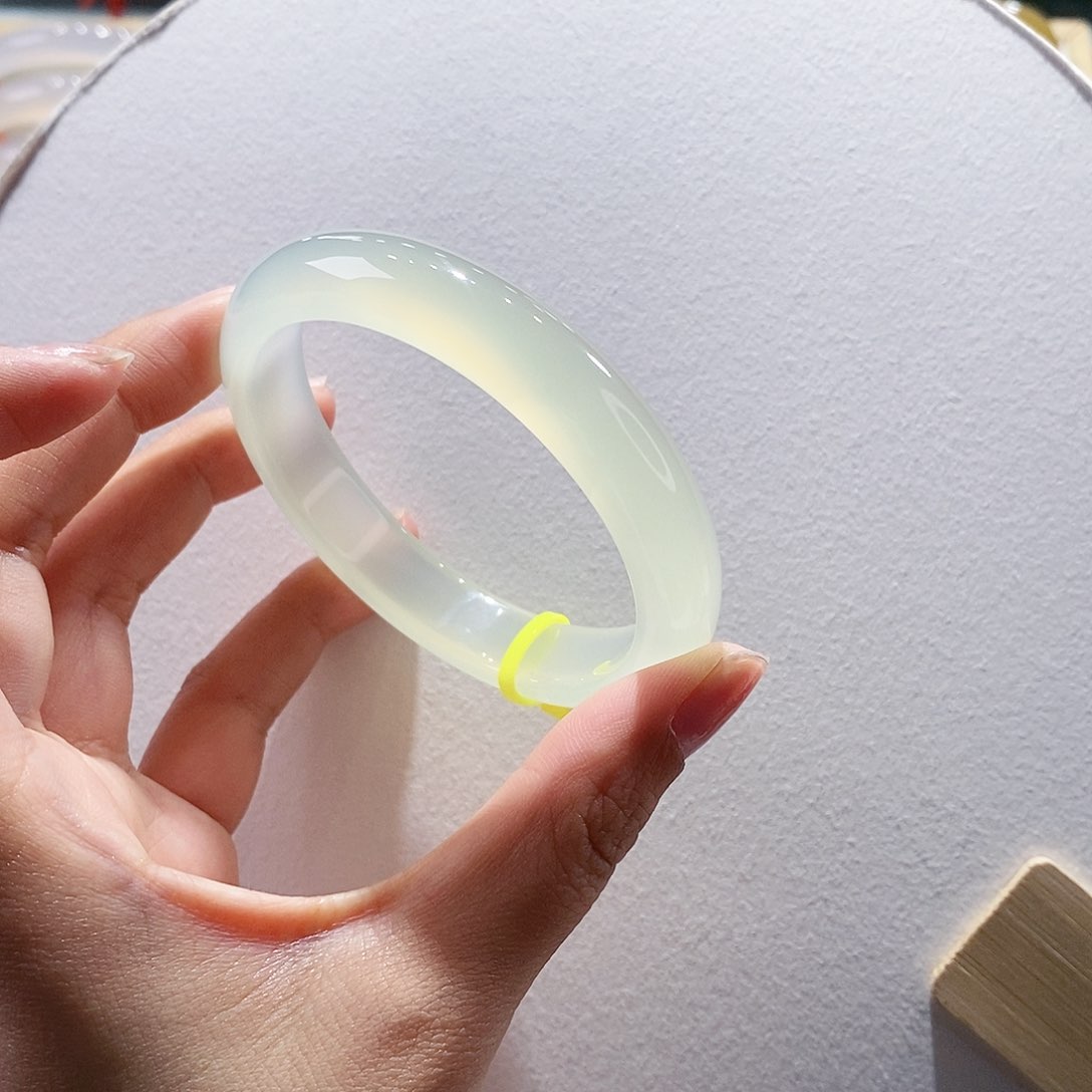 玛瑙/玉髓手镯未镶嵌58.5